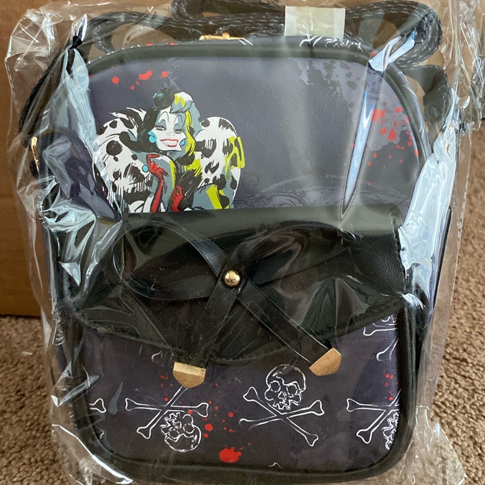 NWT Disney Villains wondapop crossbody bag